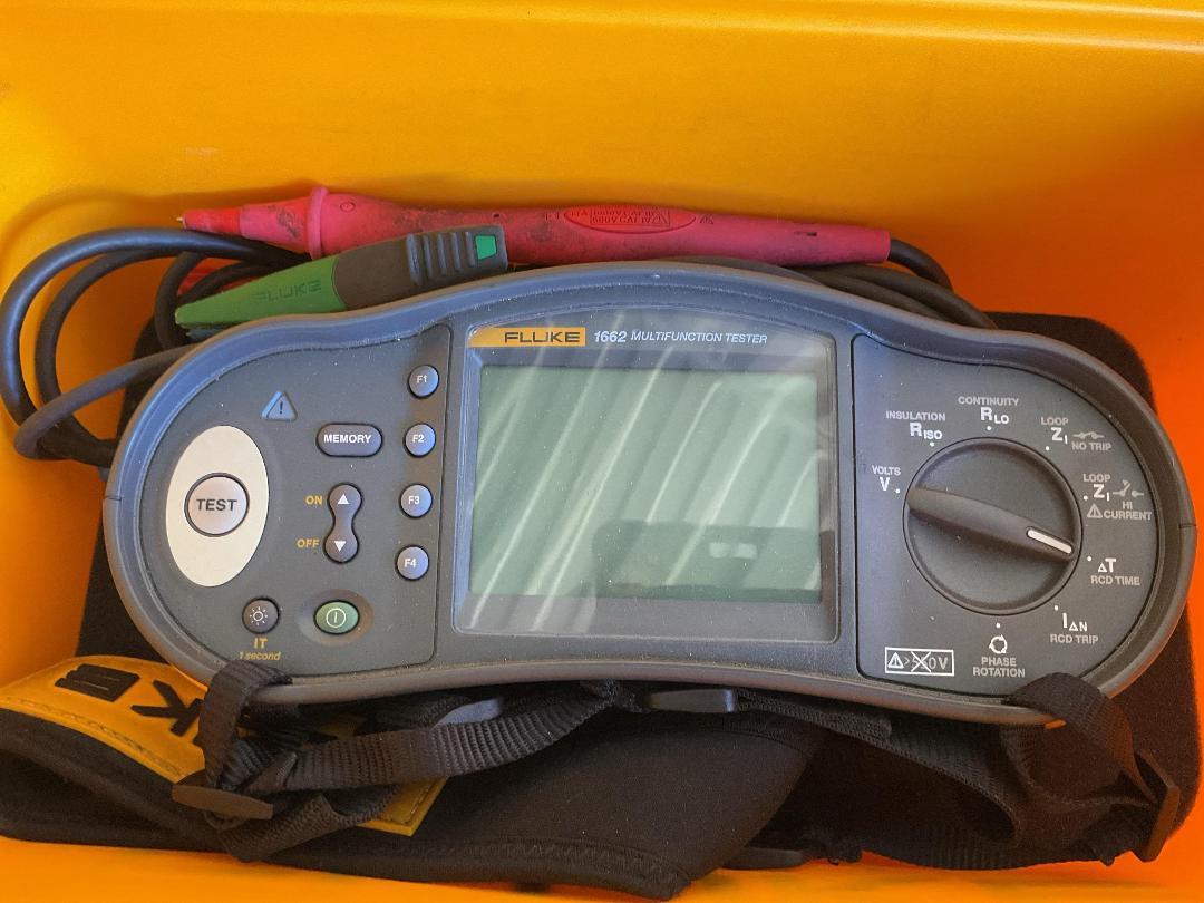 Photo '4' of Fluke
Multifunction Tester & True RMS Clamp Meter
