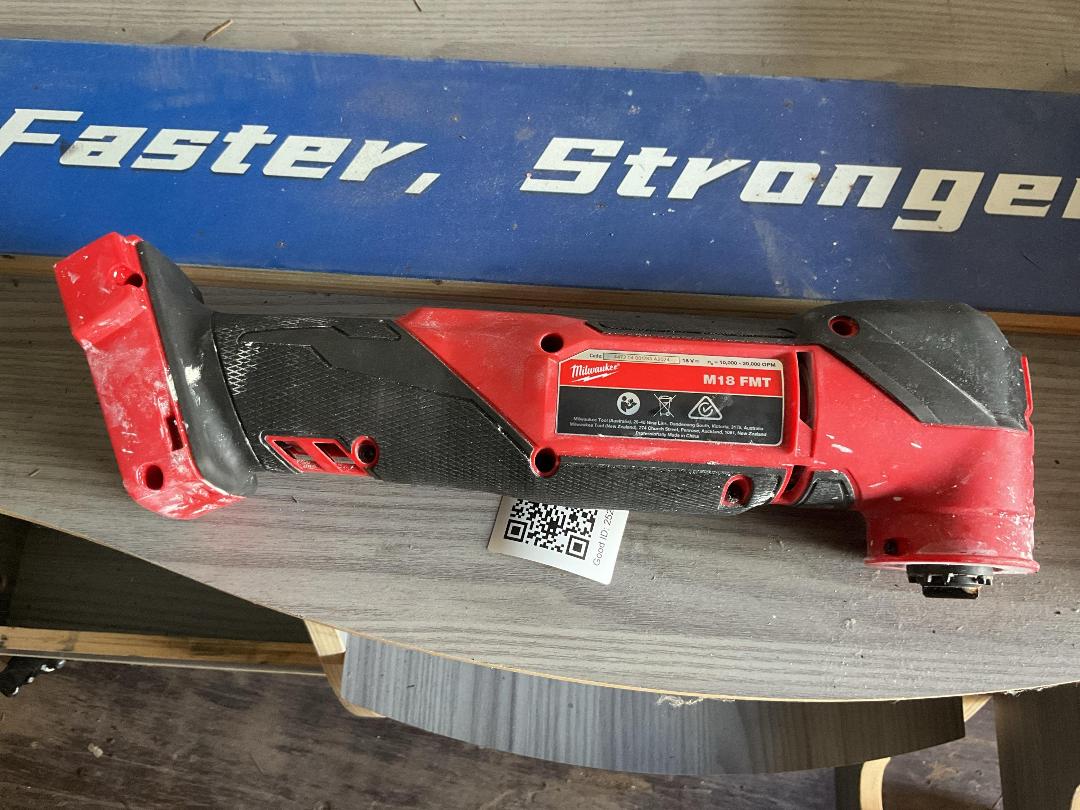 Photo '2' of Milwaukee Angle Grinder