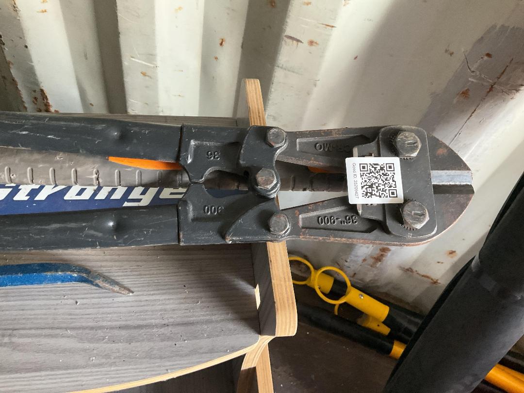 Photo '3' of Crow Bar/ Bolt Cutter/ Sledge Hammer