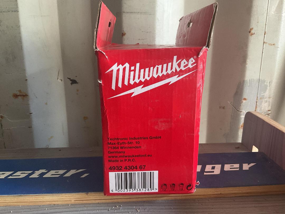 Photo '5' of Milwaukee Dust Extraction Cutting Shroud Photo '5' of Milwaukee Dust Extraction Cutting Shroud