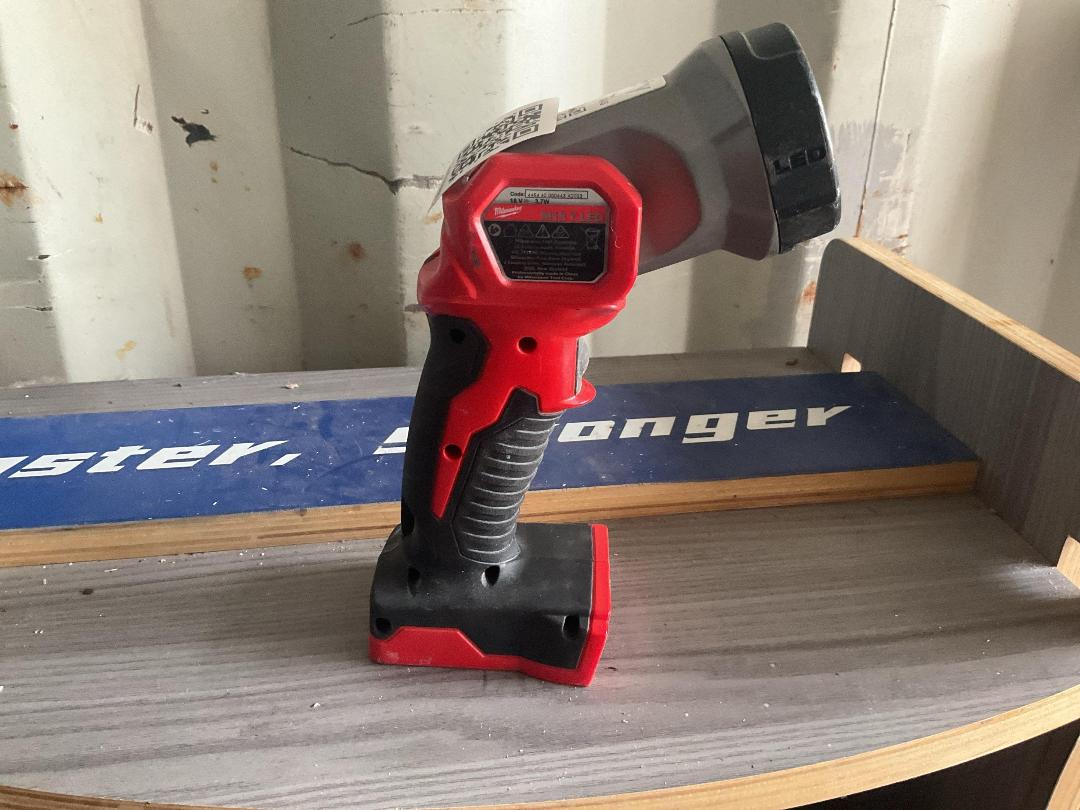 Photo '3' of Milwaukee LED Torch Photo '3' of Milwaukee LED Torch