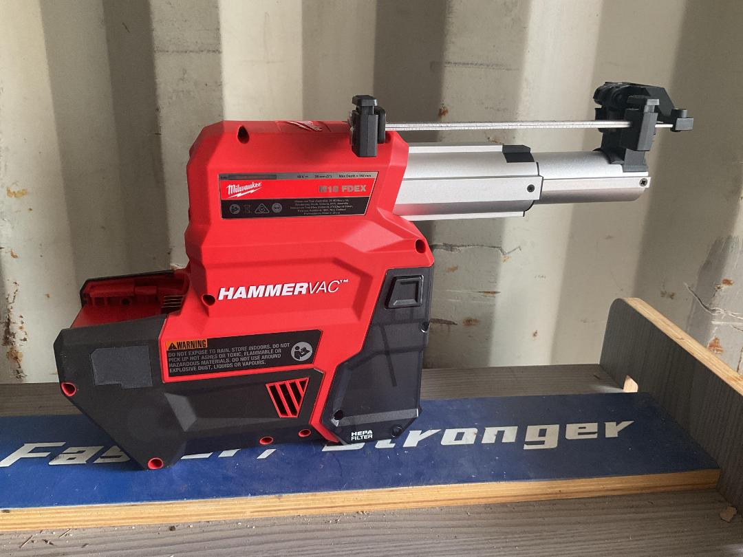 Photo '2' of Milwaukee Dust Extractor Photo '2' of Milwaukee Dust Extractor