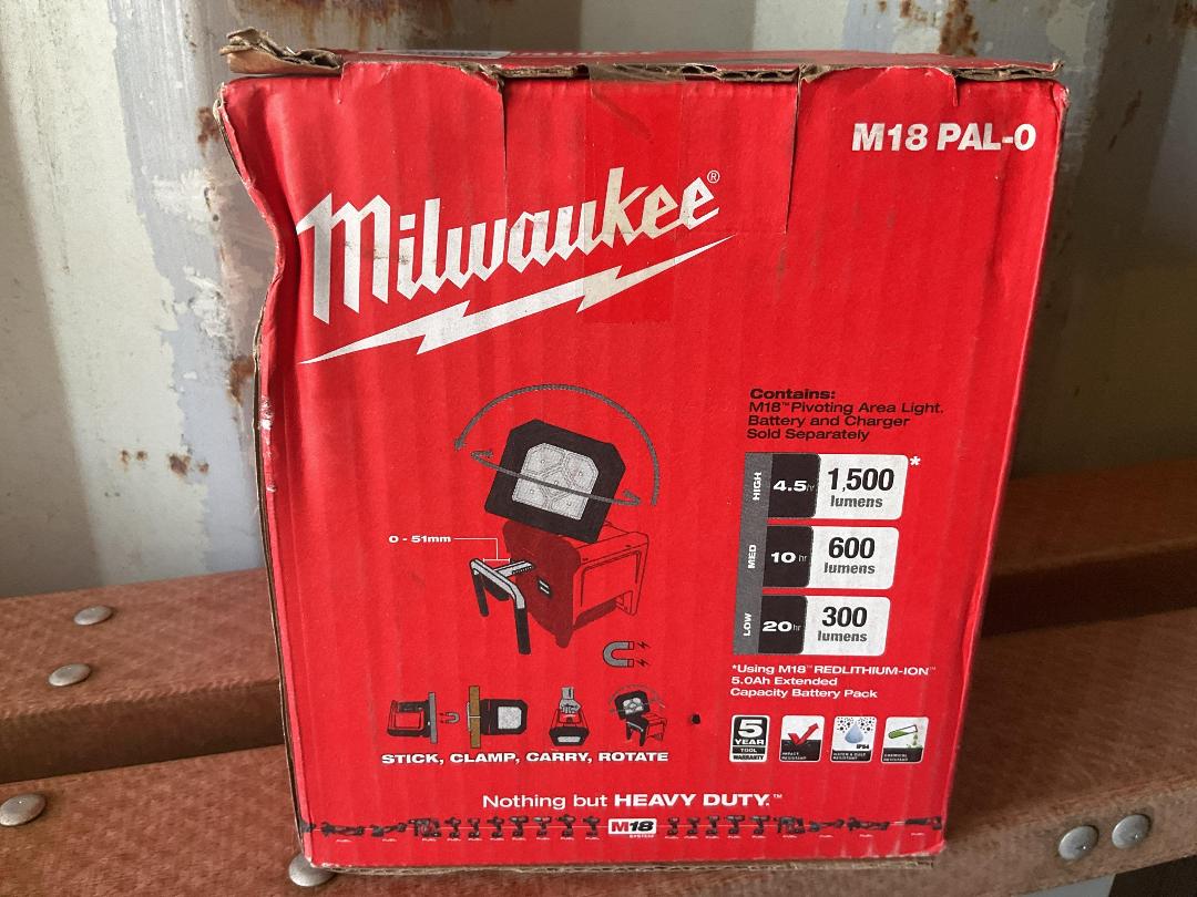 Photo '3' of Milwaukee Pivoting Area Light