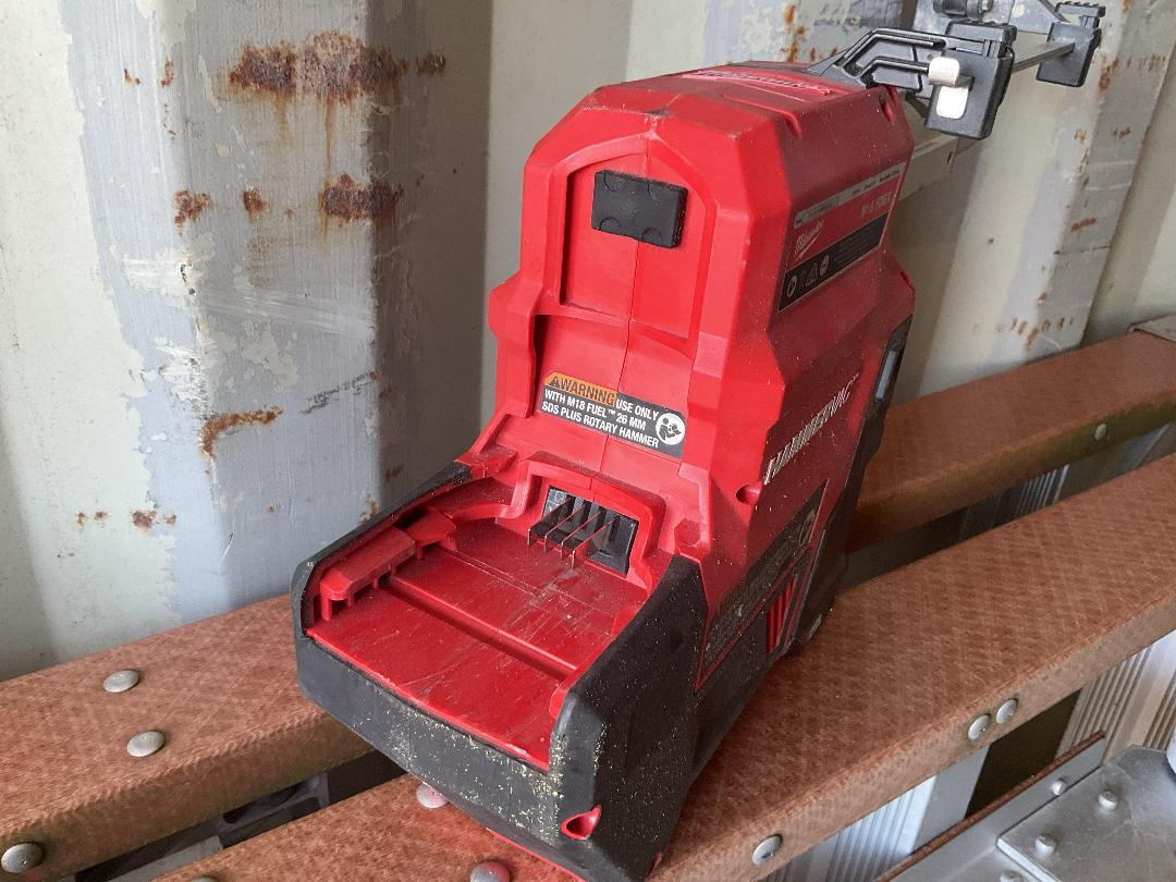 Photo '4' of Milwaukee Dust Extractor