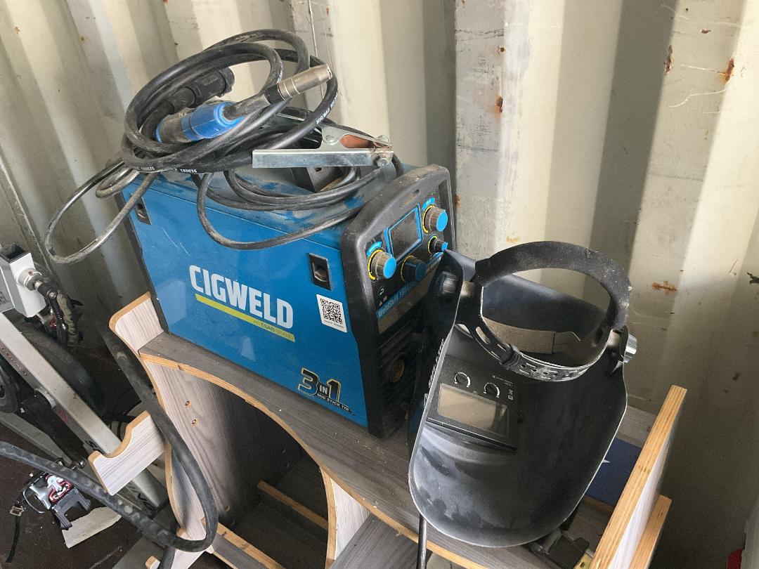 Photo '9' of Welder Photo '9' of Welder