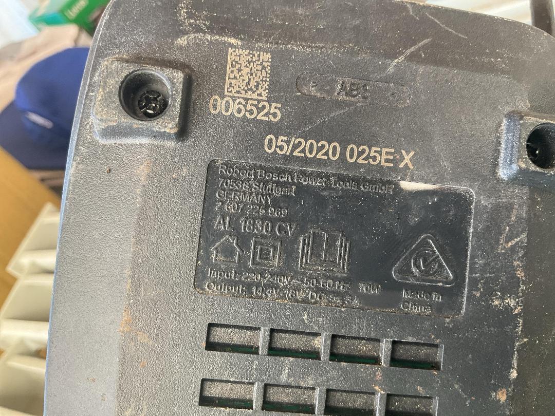 Photo '3' of Bosch Batteries & Chargers x2 Photo '3' of Bosch Batteries & Chargers x2