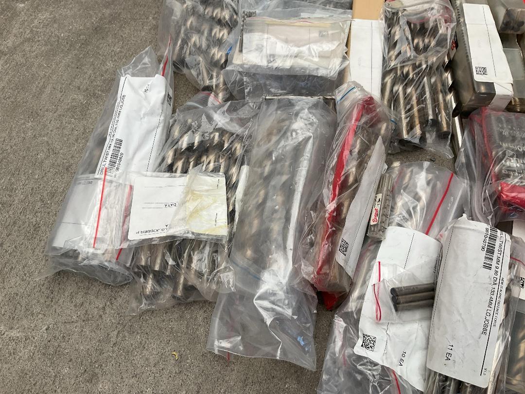 Photo '4' of Bulk Assortment of Drill Bits