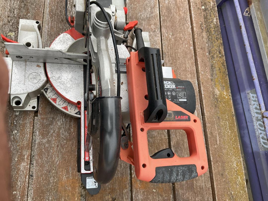 Photo '4' of Black and decker saw with stand