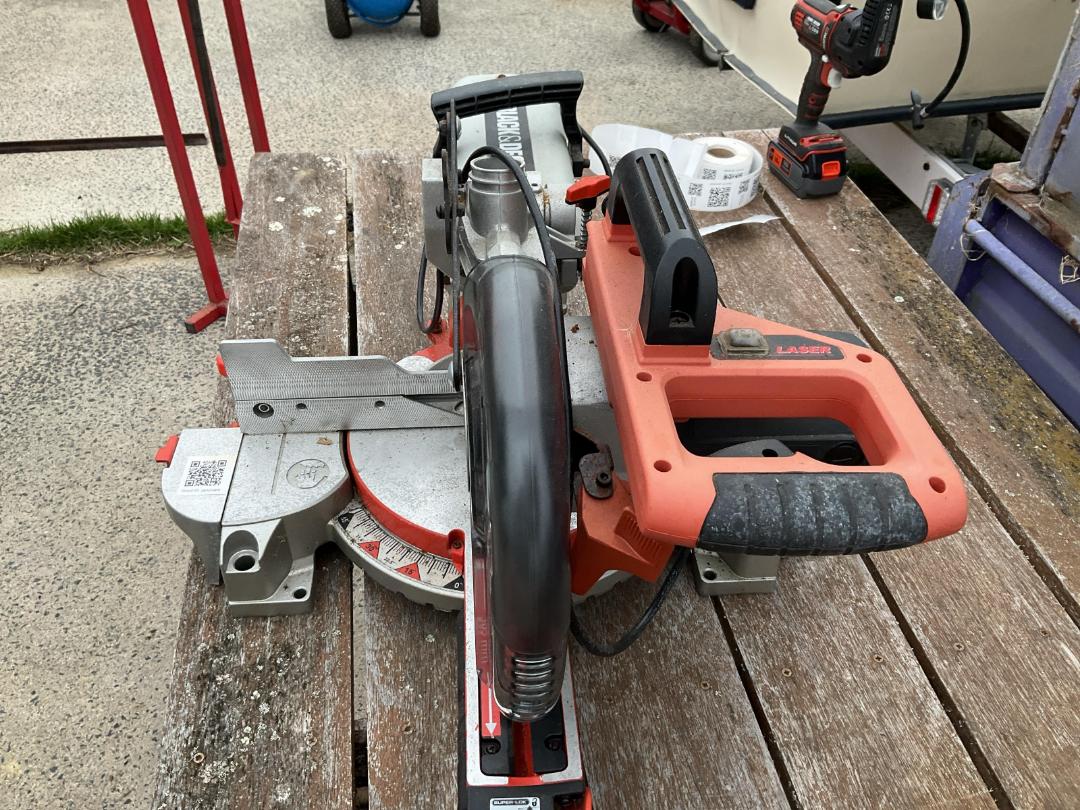 Photo '3' of Black and decker saw with stand