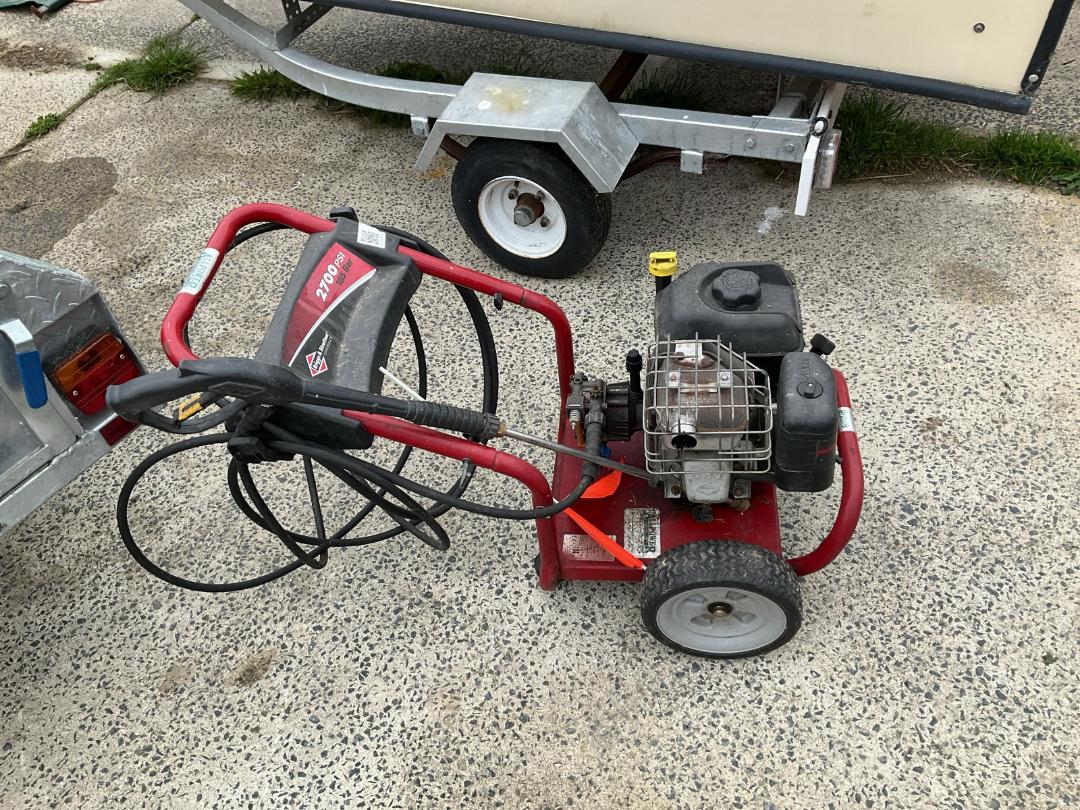 Photo '2' of Briggs & Stratton water blaster