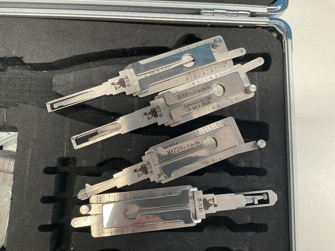 Photo '3' of Lockpicking Set in Carry Case