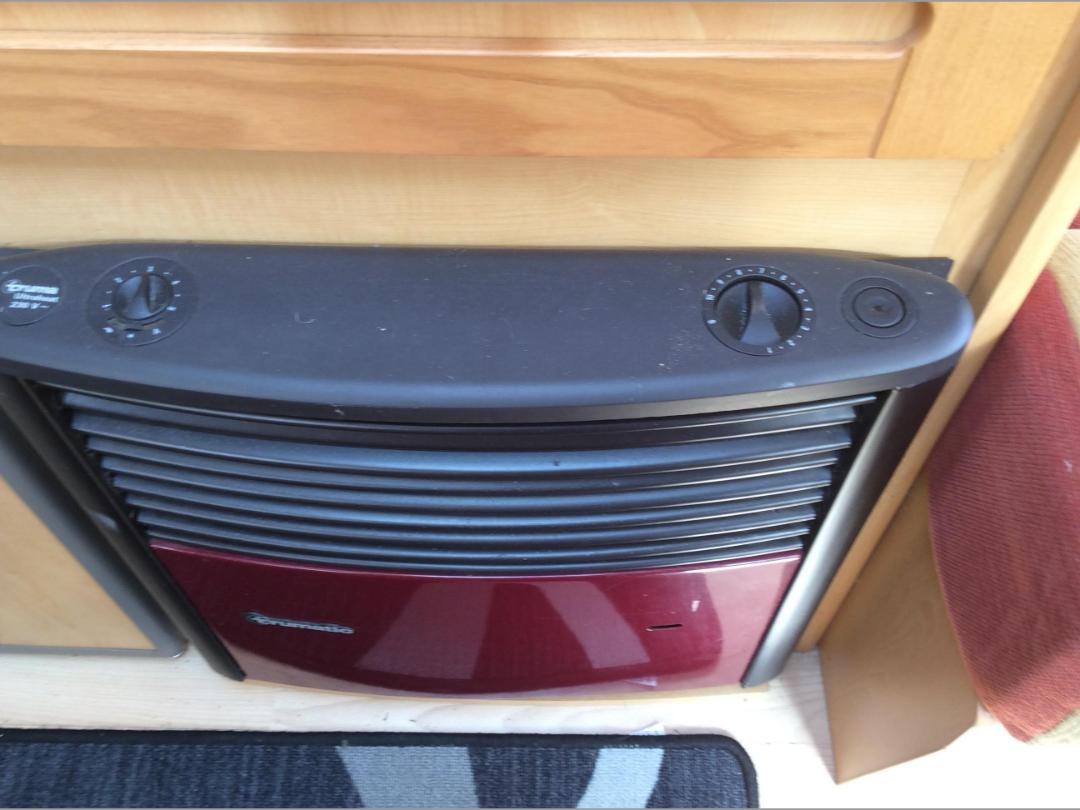 Photo '32' of Caravan Compass Corona 482 Coach Photo '32' of Caravan Compass Corona 482 Coach