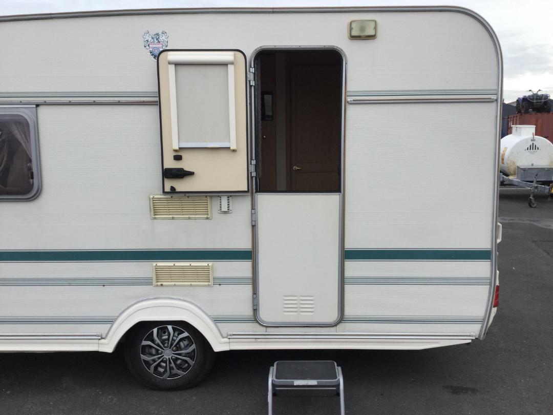Photo '12' of CARAVAN LUNAR Caravan Photo '12' of CARAVAN LUNAR Caravan