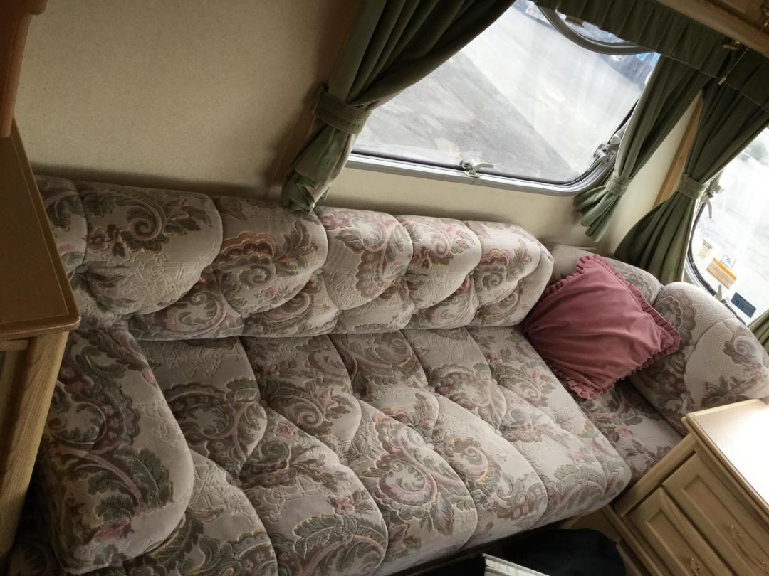 Photo '15' of CARAVAN LUNAR Caravan Photo '15' of CARAVAN LUNAR Caravan