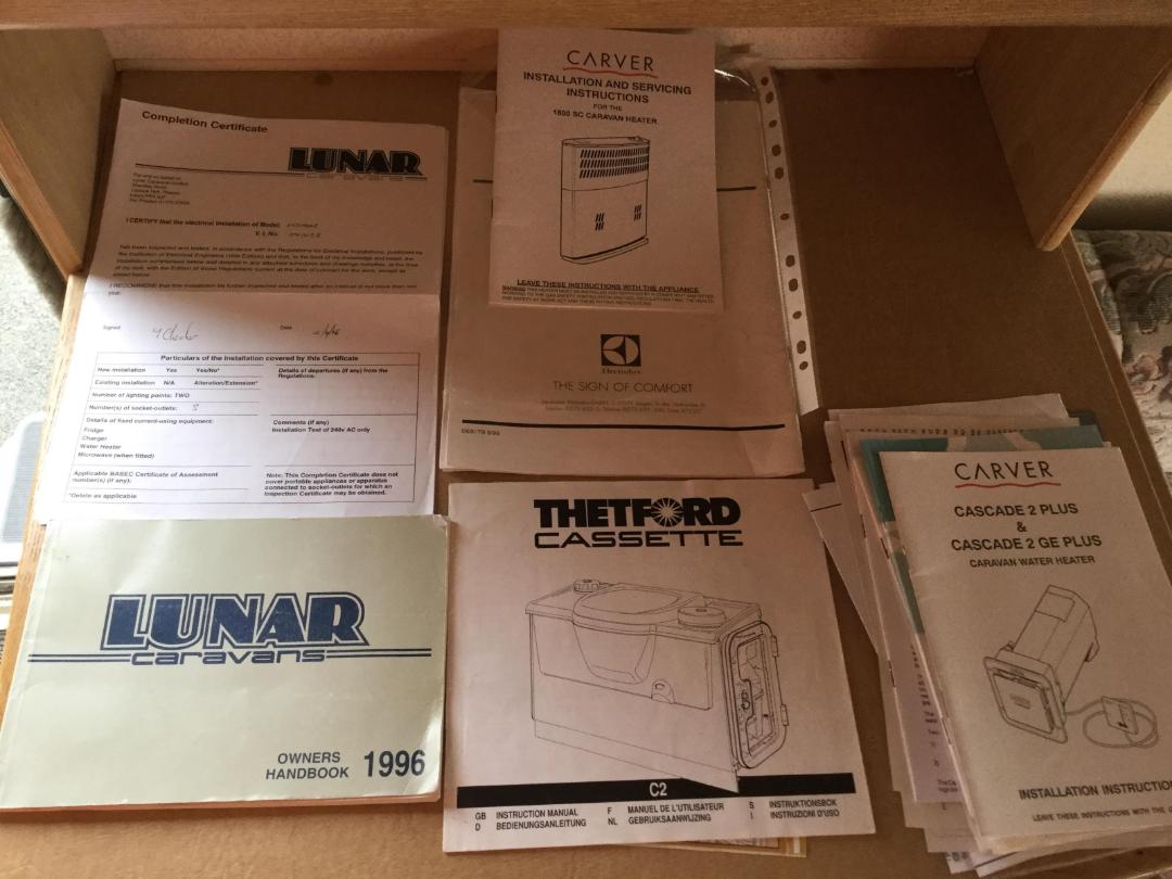 Photo '19' of CARAVAN LUNAR Caravan Photo '19' of CARAVAN LUNAR Caravan