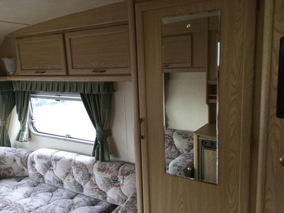 Photo '20' of CARAVAN LUNAR Caravan Photo '20' of CARAVAN LUNAR Caravan