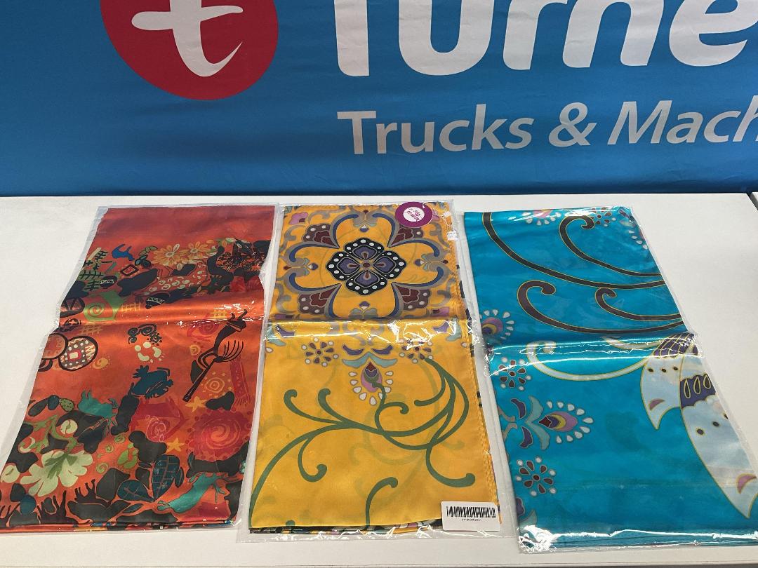 Photo '3' of 100% Silk Bright Coloured 86cm Scarf (4pce) *NEW* Photo '3' of 100% Silk Bright Coloured 86cm Scarf (4pce) *NEW*