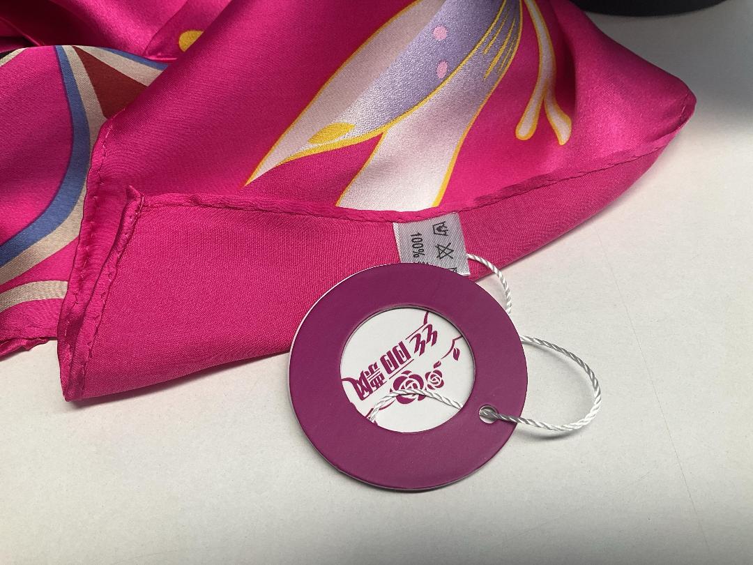 Photo '2' of 100% Silk Bright Coloured 86cm Scarf (4pce) *NEW* Photo '2' of 100% Silk Bright Coloured 86cm Scarf (4pce) *NEW*