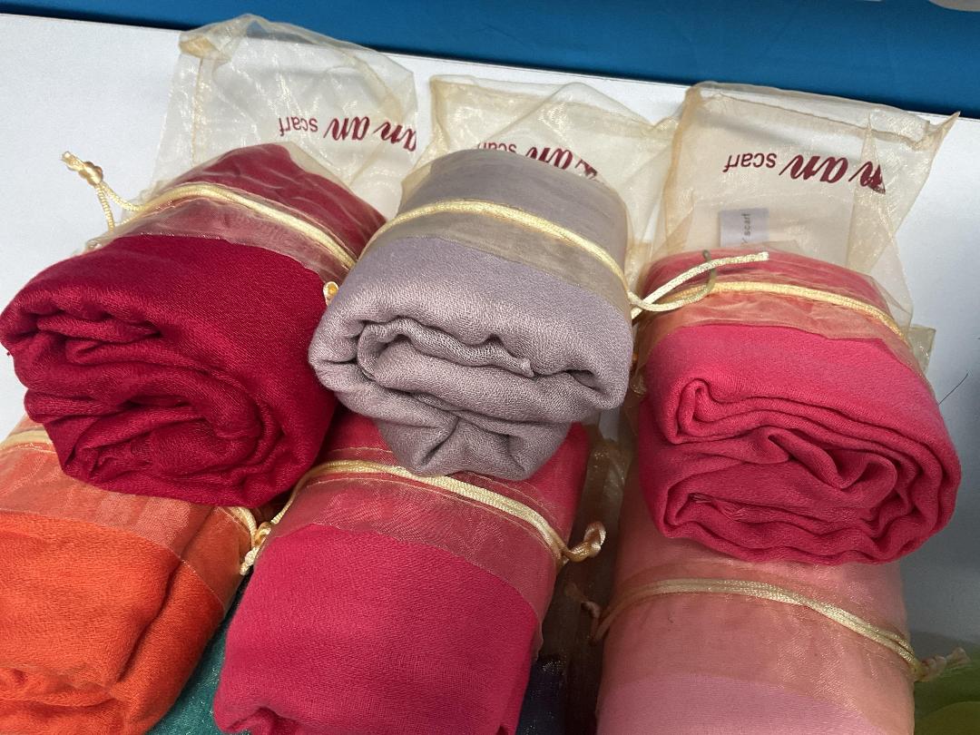 Photo '4' of 100% Cotton 190cm Scarf - Assorted (10pce) *NEW* Photo '4' of 100% Cotton 190cm Scarf - Assorted (10pce) *NEW*