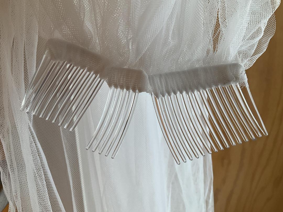 Photo '3' of Long veil with comb