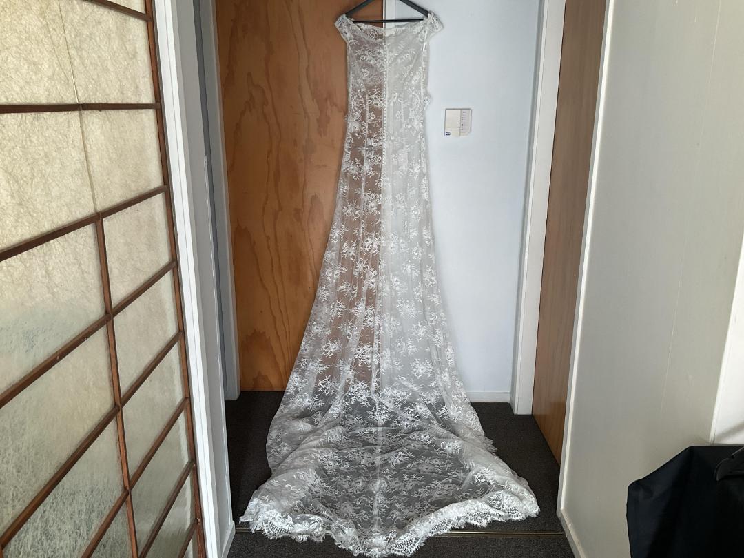 Photo '3' of Popover jacket with Cathedral length train