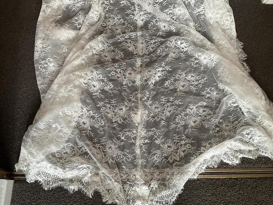 Photo '4' of Popover jacket with Cathedral length train