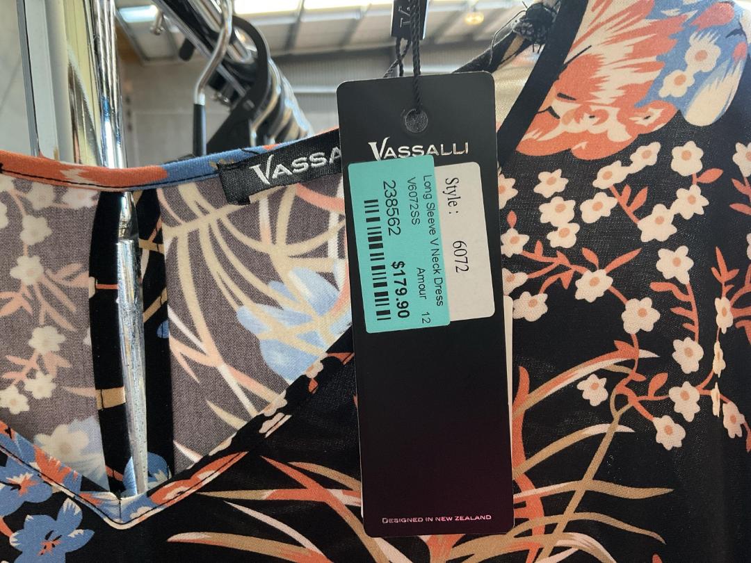 Photo '3' of Vassalli - Long Sleeve V Neck Dress Amour - Size 12 - RRP $179.90 Photo '3' of Vassalli - Long Sleeve V Neck Dress Amour - Size 12 - RRP $179.90
