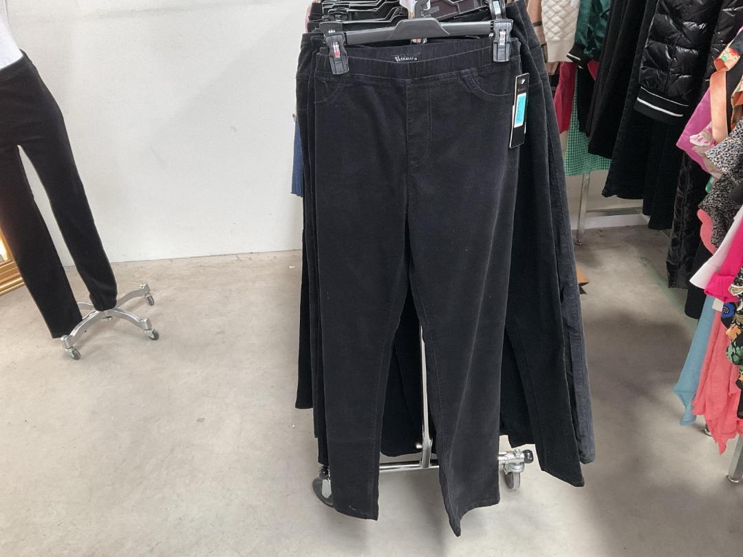 Photo '5' of Vassalli - Slim Cord Pull On Black - Size 18 - RRP $139.90 Photo '5' of Vassalli - Slim Cord Pull On Black - Size 18 - RRP $139.90