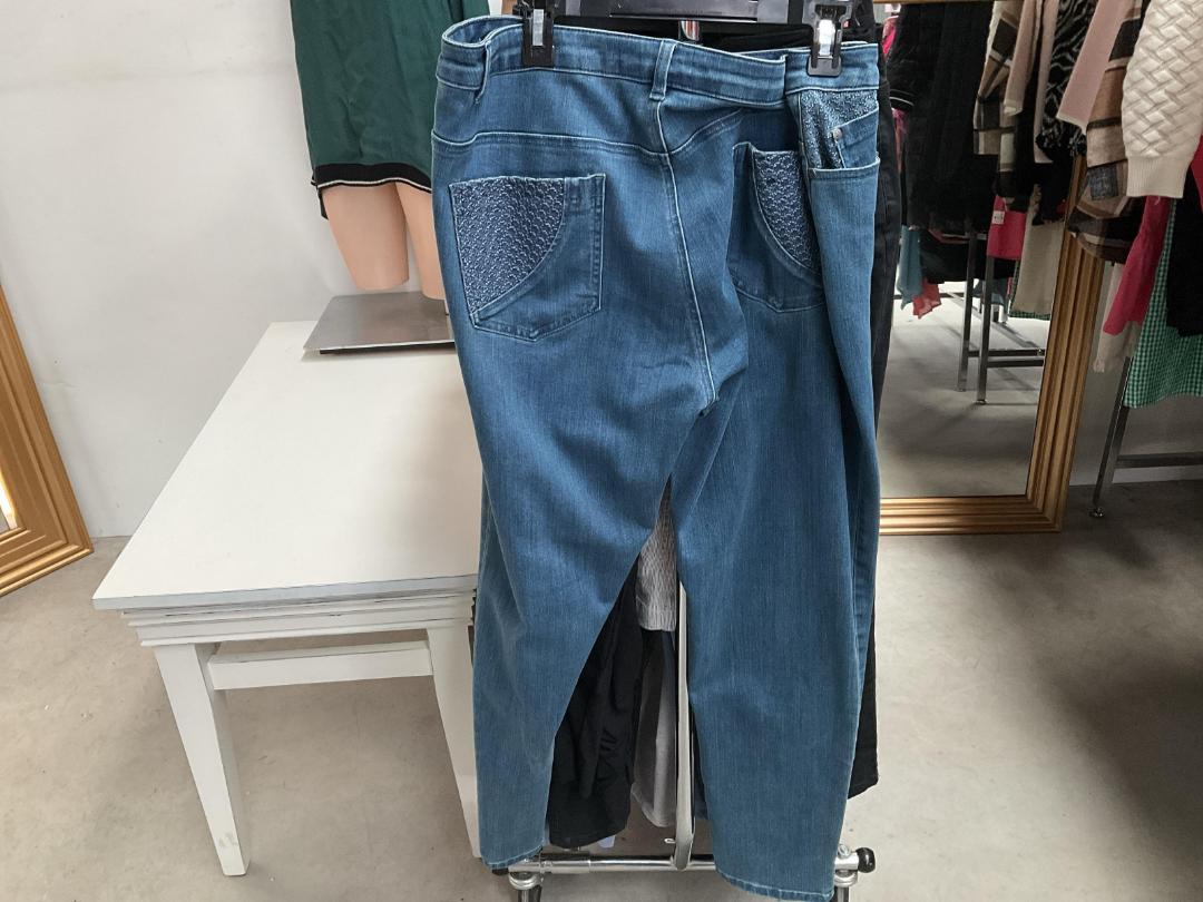 Photo '2' of Vassalli - Skinny Leg F/L Jean w Bask Plain New Blue - Size 18 - RRP $179.90 Photo '2' of Vassalli - Skinny Leg F/L Jean w Bask Plain New Blue - Size 18 - RRP $179.90