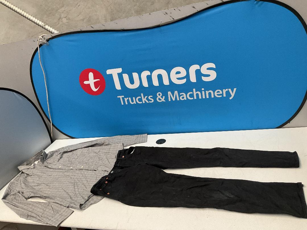 Photo '25' of Assortment of Women’s Clothes