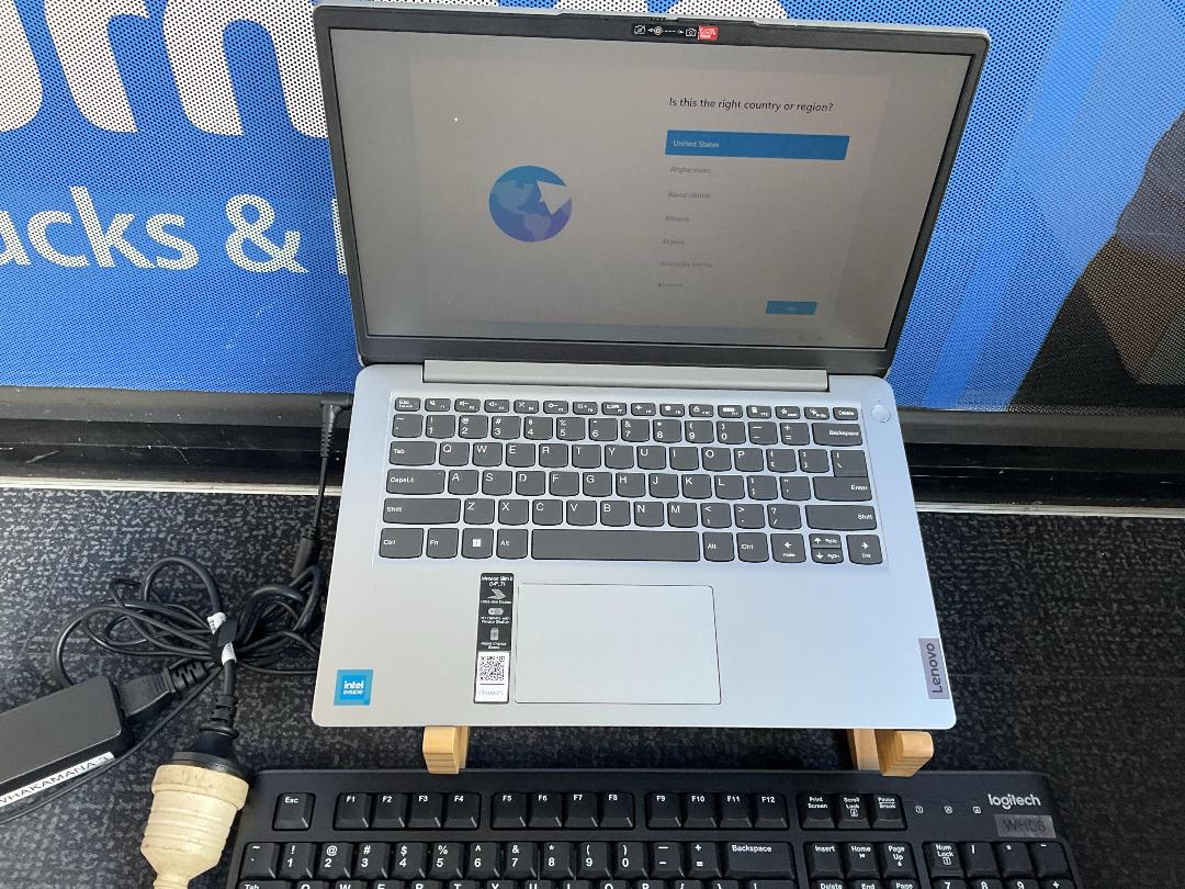 Photo '2' of 2022 Lenovo IdeaPad