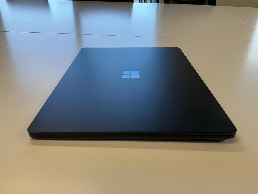 Photo '6' of Microsoft Surface Laptop 4 & Charger Photo '6' of Microsoft Surface Laptop 4 & Charger