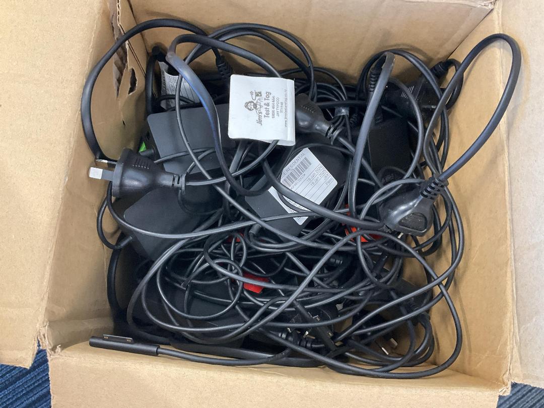 Photo '9' of Microsoft Surface Pro 5 & Charger Photo '9' of Microsoft Surface Pro 5 & Charger