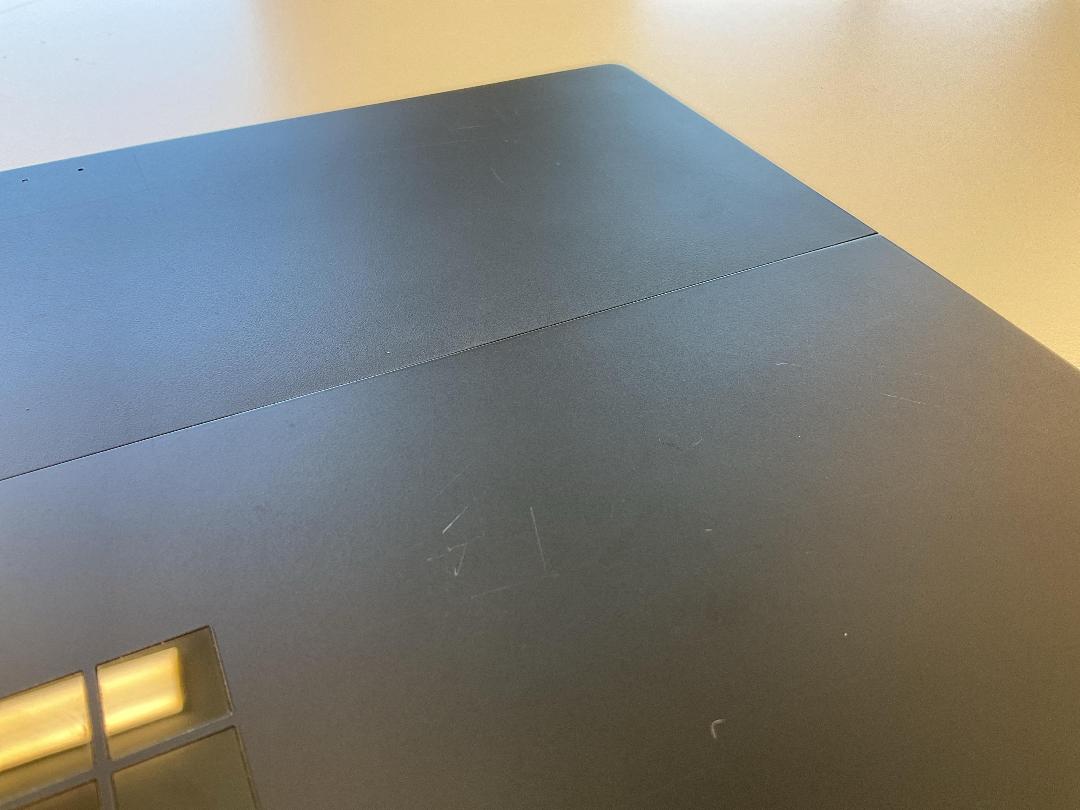 Photo '10' of Microsoft Surface Pro 5 & Charger Photo '10' of Microsoft Surface Pro 5 & Charger