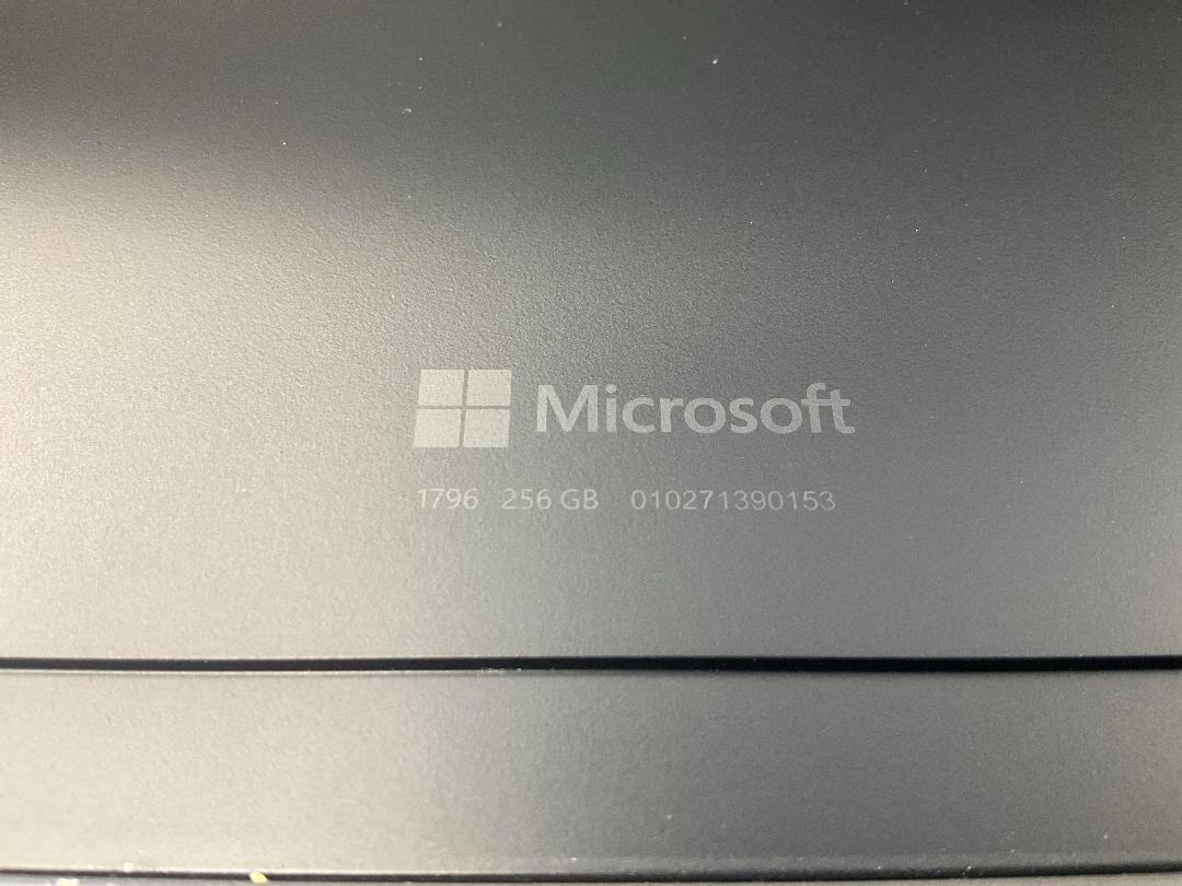 Photo '8' of Microsoft Surface Pro 5 & Charger Photo '8' of Microsoft Surface Pro 5 & Charger