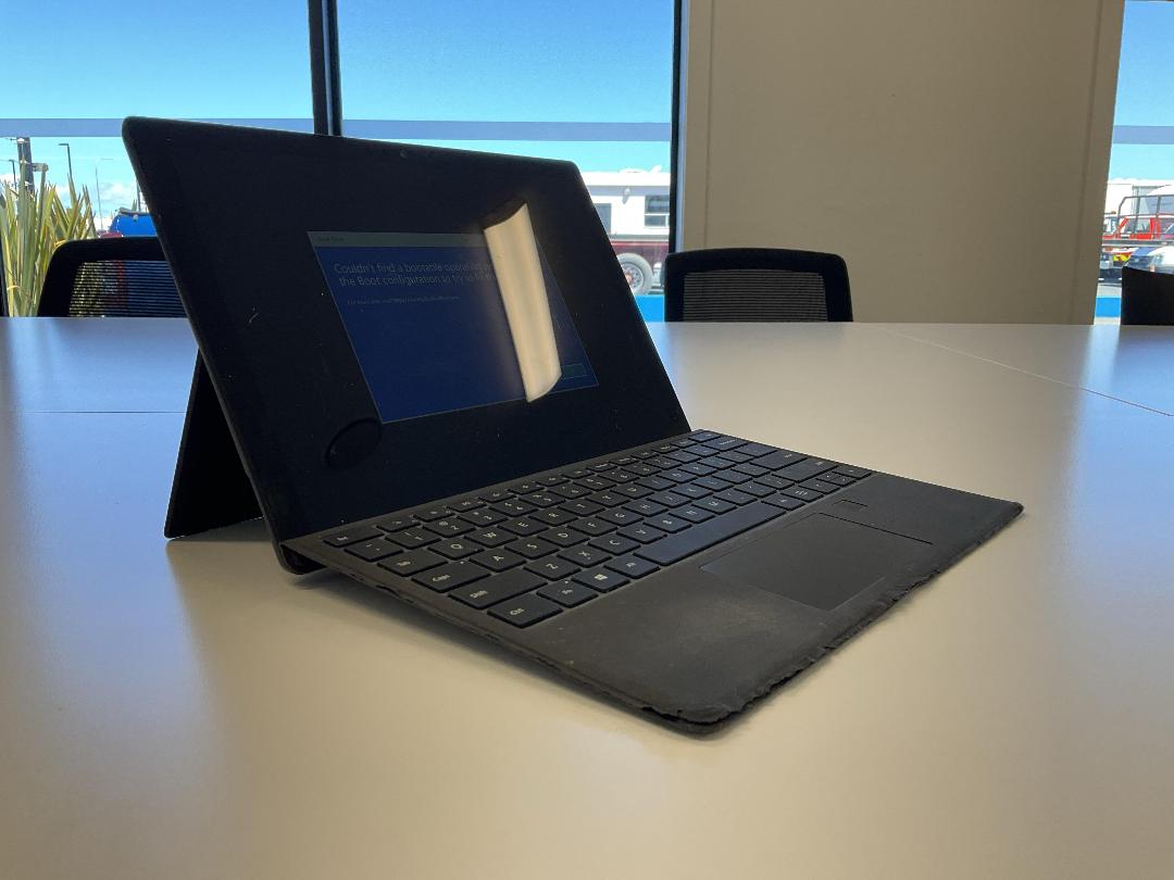 Photo '2' of Microsoft Surface Pro 5 & Charger Photo '2' of Microsoft Surface Pro 5 & Charger