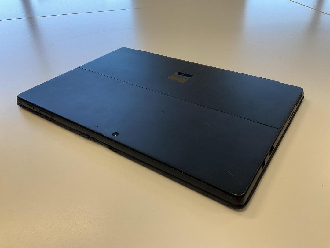 Photo '4' of Microsoft Surface Pro 5 & Charger Photo '4' of Microsoft Surface Pro 5 & Charger