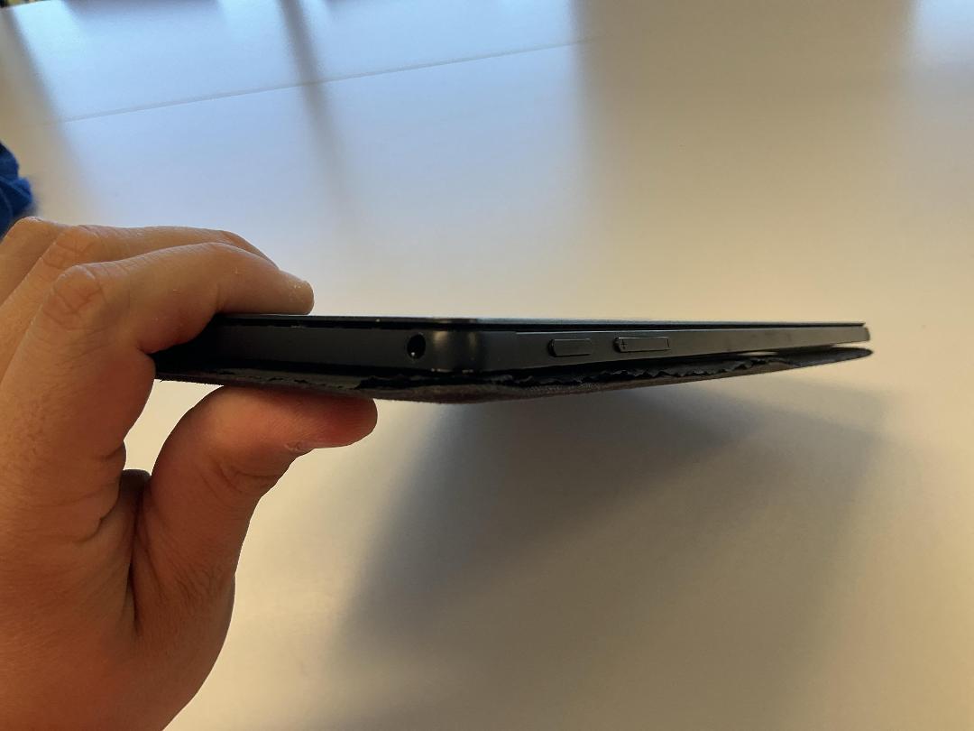 Photo '7' of Microsoft Surface Pro 5 & Charger Photo '7' of Microsoft Surface Pro 5 & Charger