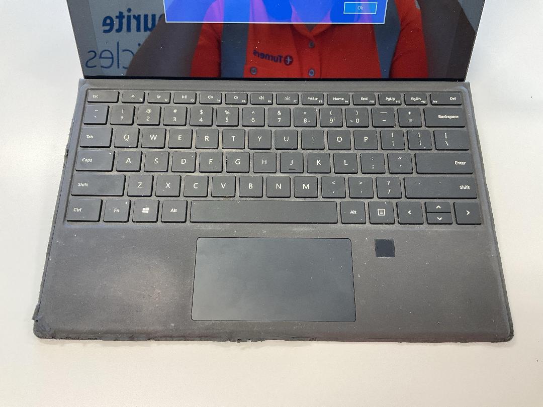 Photo '3' of Microsoft Surface Pro 5 & Charger Photo '3' of Microsoft Surface Pro 5 & Charger