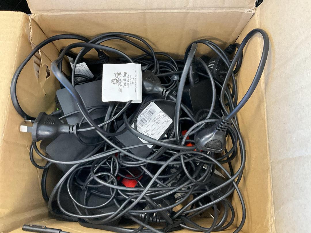 Photo '9' of Microsoft Surface Pro 5 & Charger Photo '9' of Microsoft Surface Pro 5 & Charger