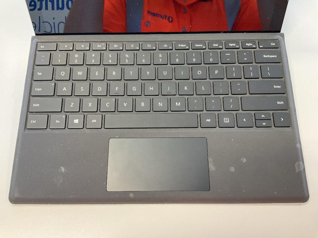 Photo '3' of Microsoft Surface Pro 5 & Charger Photo '3' of Microsoft Surface Pro 5 & Charger