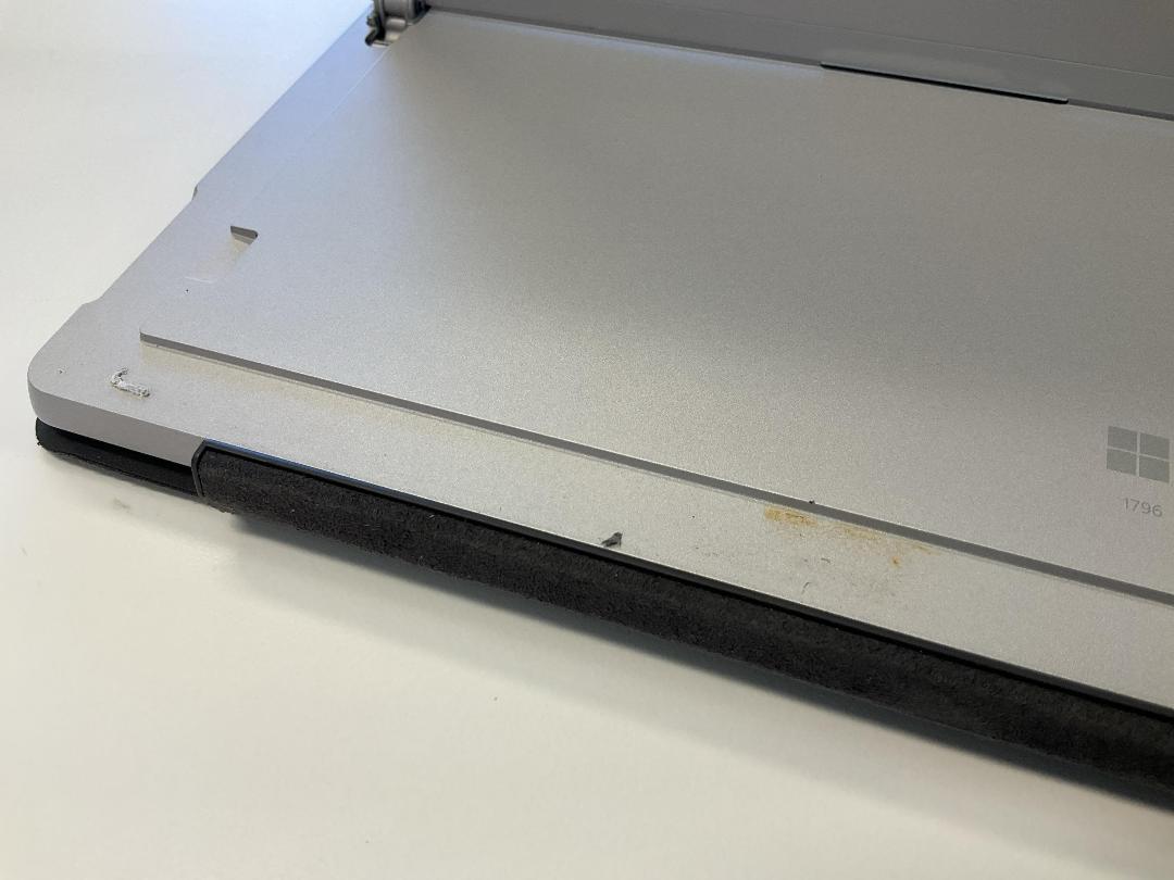 Photo '7' of Microsoft Surface Pro 5 & Charger Photo '7' of Microsoft Surface Pro 5 & Charger