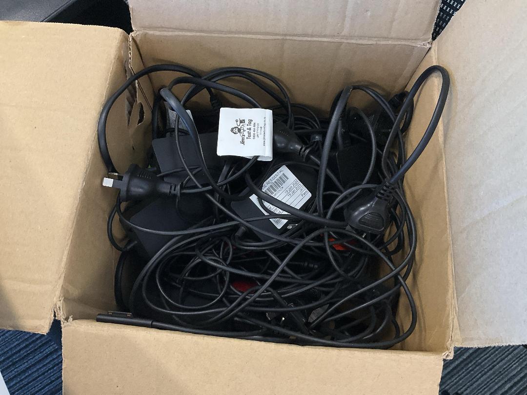 Photo '10' of Microsoft Surface Pro 5 & Charger Photo '10' of Microsoft Surface Pro 5 & Charger