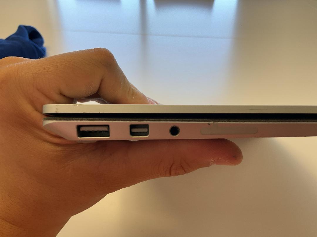 Photo '5' of Microsoft Surface Laptop & Charger Photo '5' of Microsoft Surface Laptop & Charger