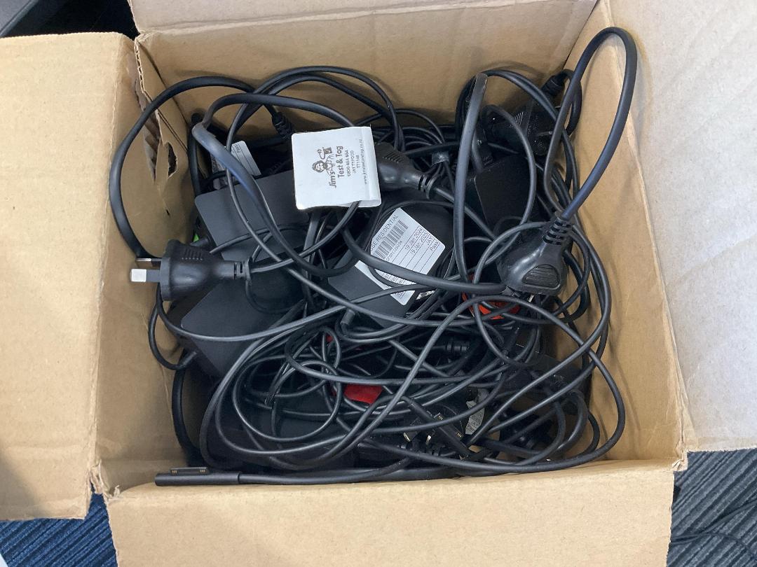 Photo '8' of Microsoft Surface Laptop & Charger Photo '8' of Microsoft Surface Laptop & Charger