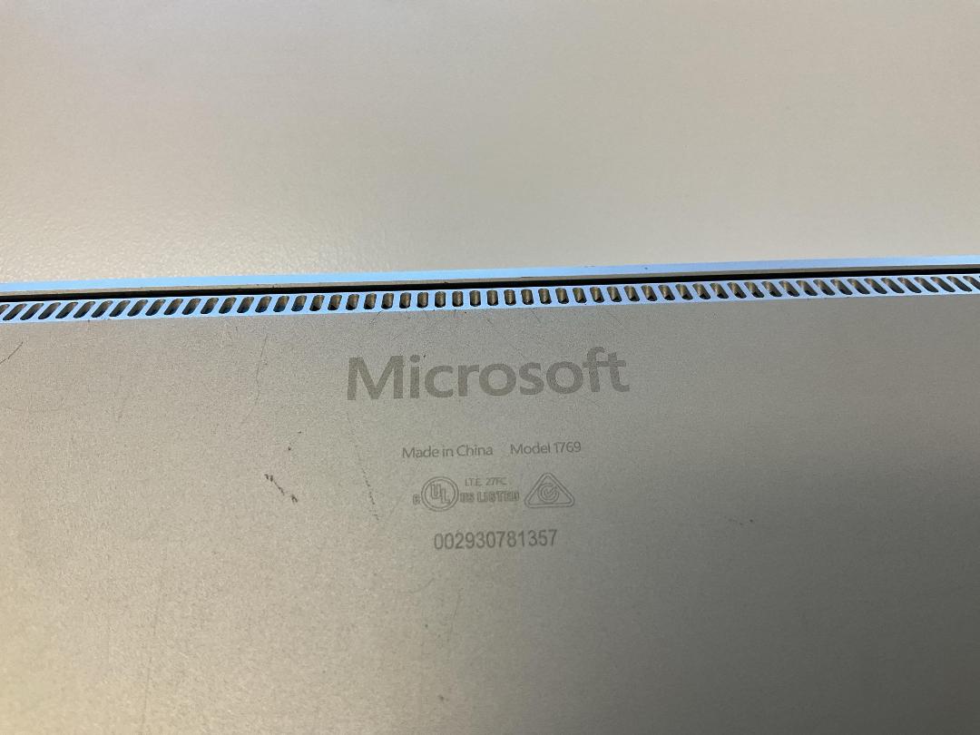 Photo '7' of Microsoft Surface Laptop & Charger Photo '7' of Microsoft Surface Laptop & Charger