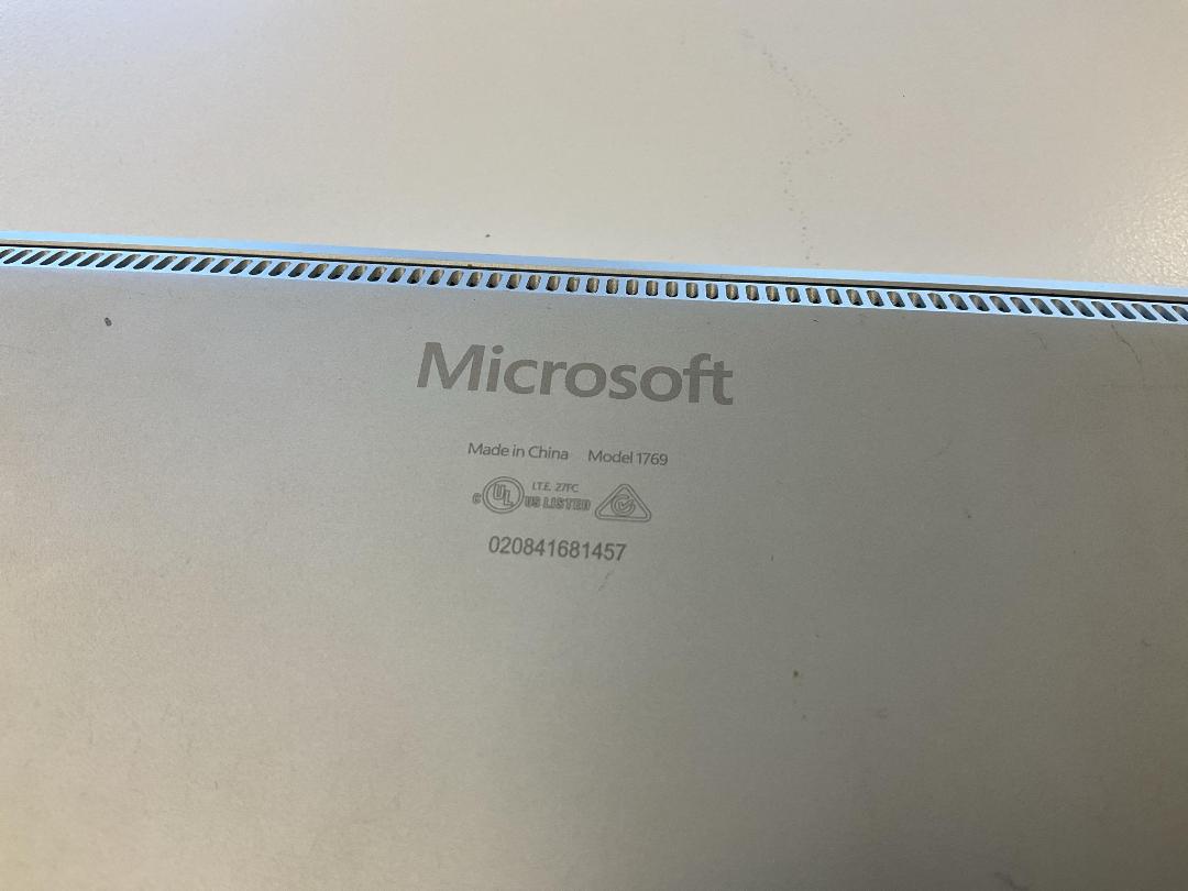 Photo '7' of Microsoft Surface Laptop & Charger Photo '7' of Microsoft Surface Laptop & Charger