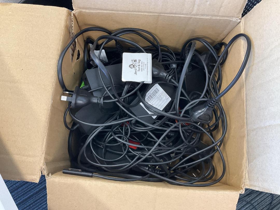 Photo '11' of Microsoft Surface Laptop & Charger