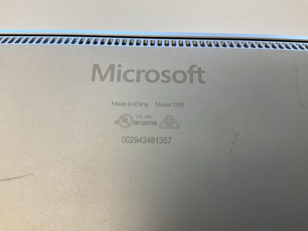 Photo '7' of Microsoft Surface Laptop & Charger
