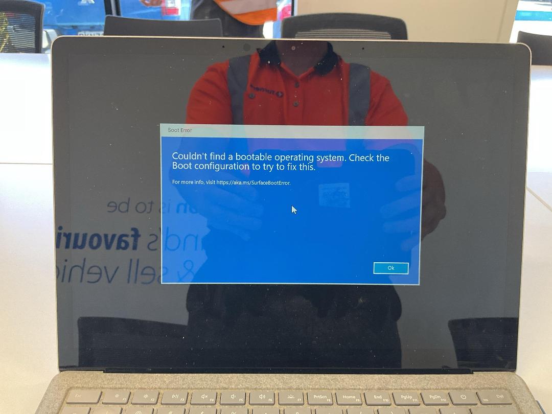 Photo '10' of Microsoft Surface Laptop & Charger Photo '10' of Microsoft Surface Laptop & Charger